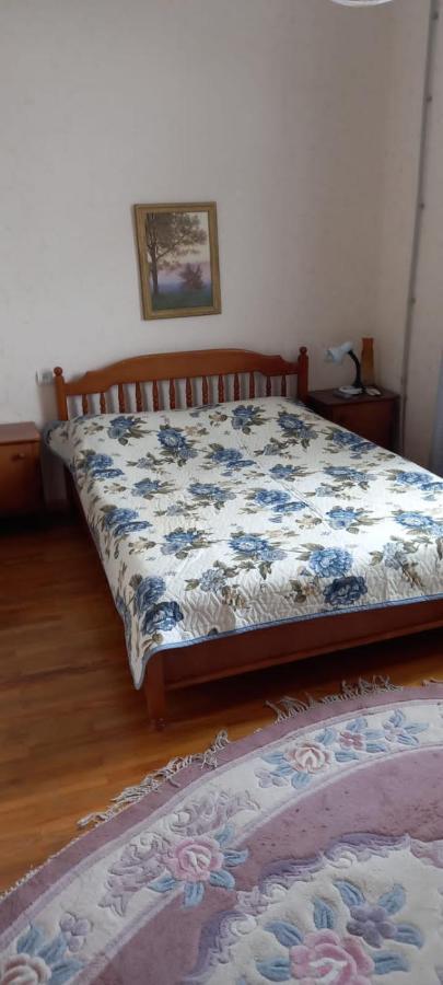 У Людмилы Gagra Luaran gambar